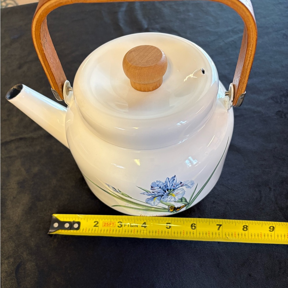 Vintage White And Blue Floral Metal Enamel Tea Kettle 2Qt - Picture 10 of 10